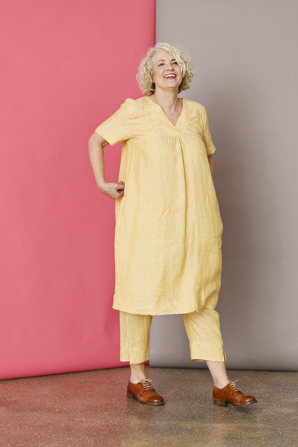mc962c-ye25-mcverdi-danskdesign-gul-yellow-kjole-sommerkjole-summerdress-hørkjole-hør-linendress-linen-ss25-tunika-9