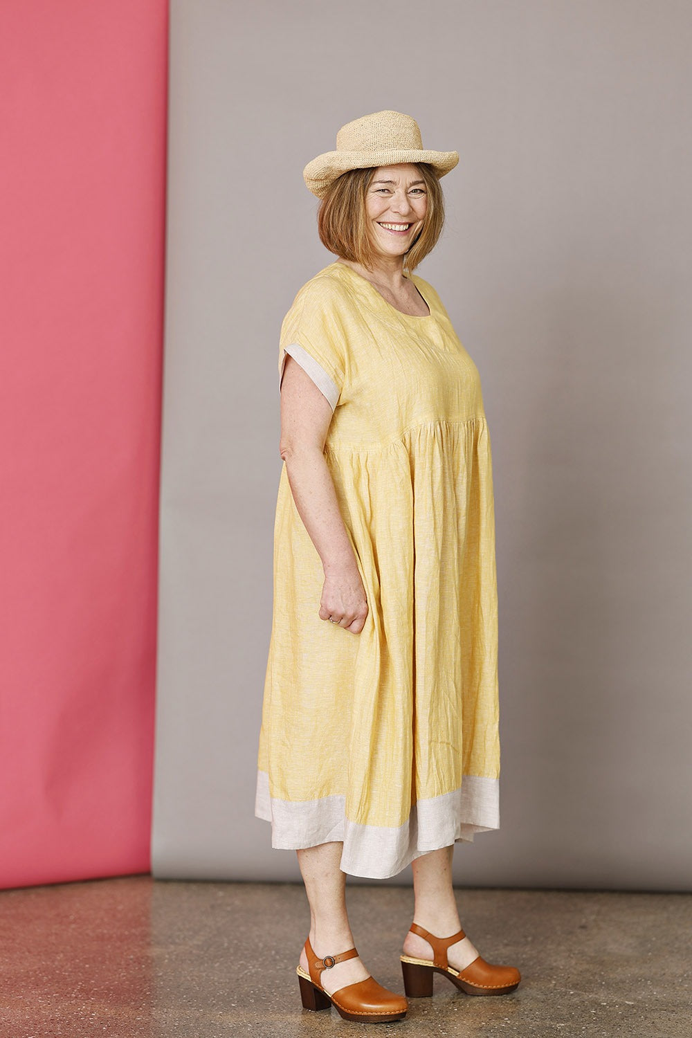 mc962d-kjole-dress-sommerkjole-summerdress-gul-yellowdress-hør-linen-ss25-1