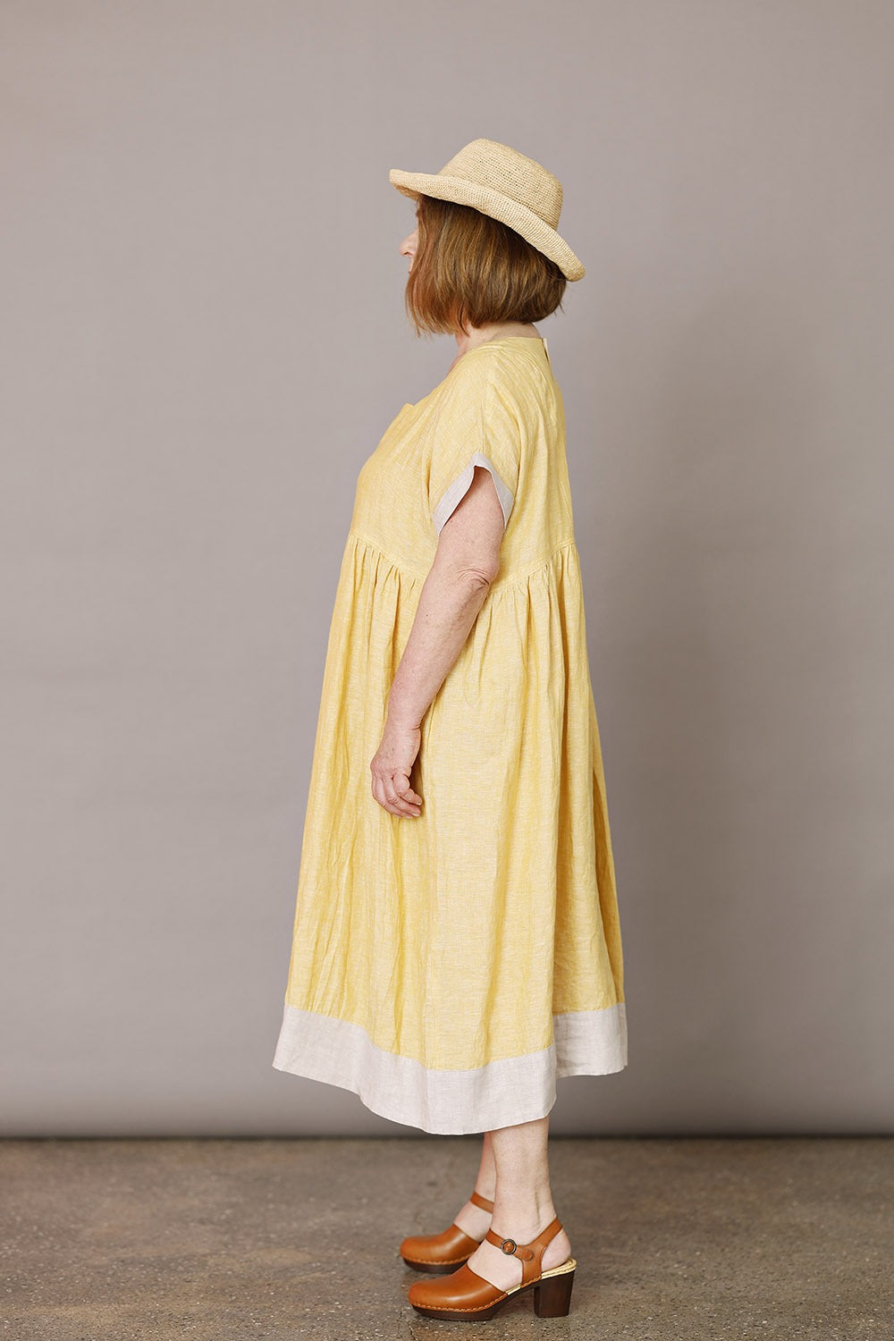 mc962d-kjole-dress-sommerkjole-summerdress-gul-yellowdress-hør-linen-ss25-4