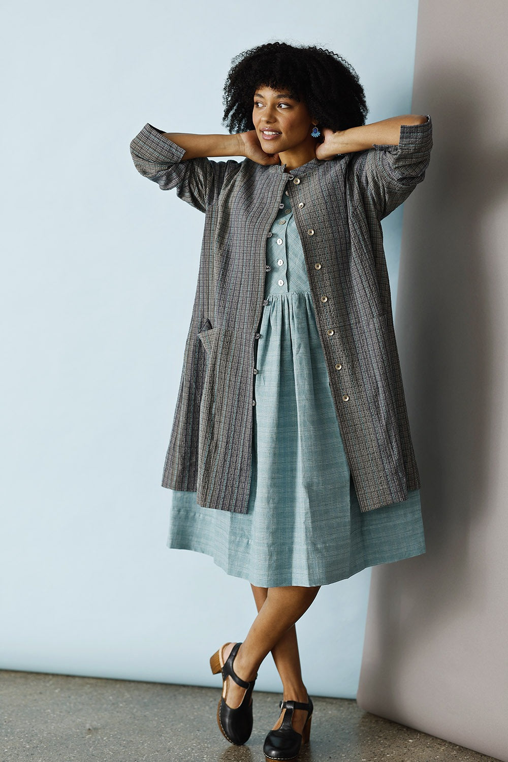 mc965b-bu25-skjorte-mcverdi-danskdesign-slowfashion-jakke-jacket-sommerskjorte-blågrå-bomuld-sommerjakke-3