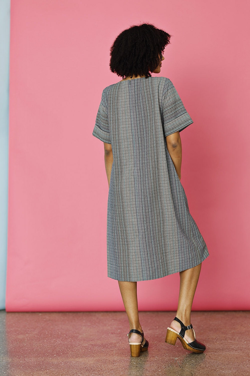 mc965c-bu25-mcverdi-danskdesign-kjole-dress-sommerkjole-blågrå-summerdress-sommerstyle-bomuld-bomuldskjole-ss25-3