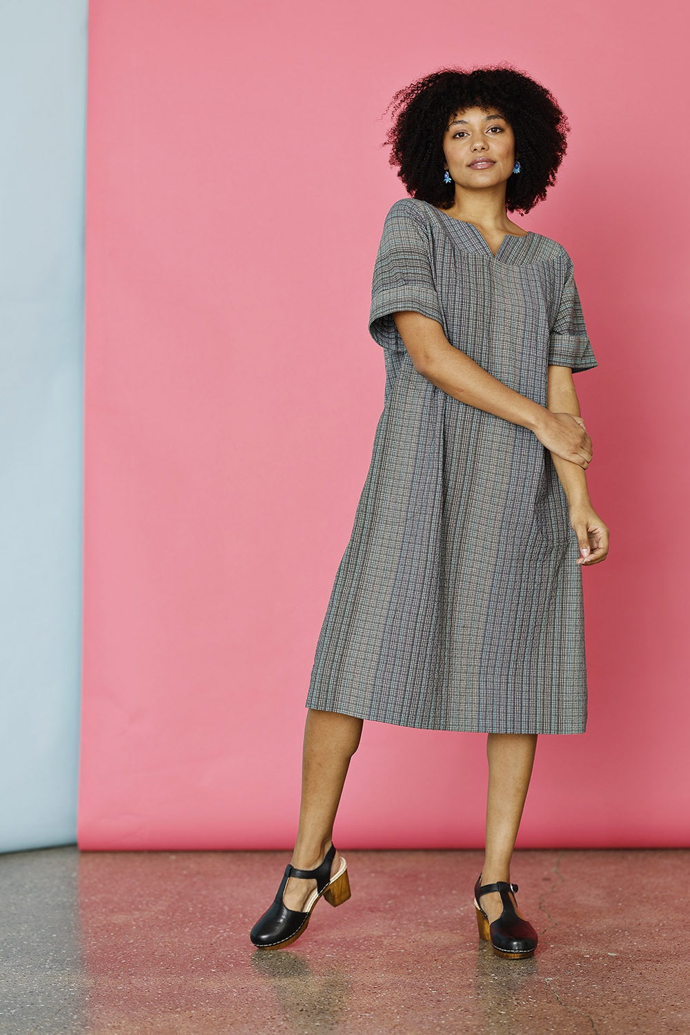 mc965c-bu25-mcverdi-danskdesign-kjole-dress-sommerkjole-blågrå-summerdress-sommerstyle-bomuld-bomuldskjole-ss25-8