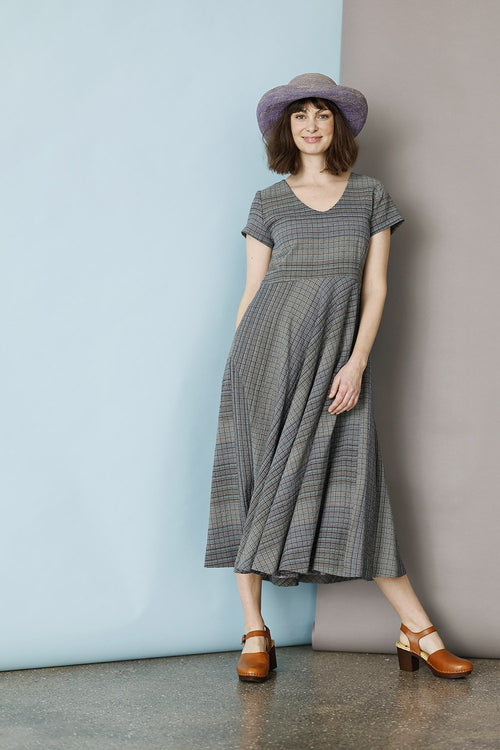 mc965d-bu25-mcverdi-kjole-dress-feminin-sommerkjole-bomuld-summerdress-gråblå-danskdesign-sommer25