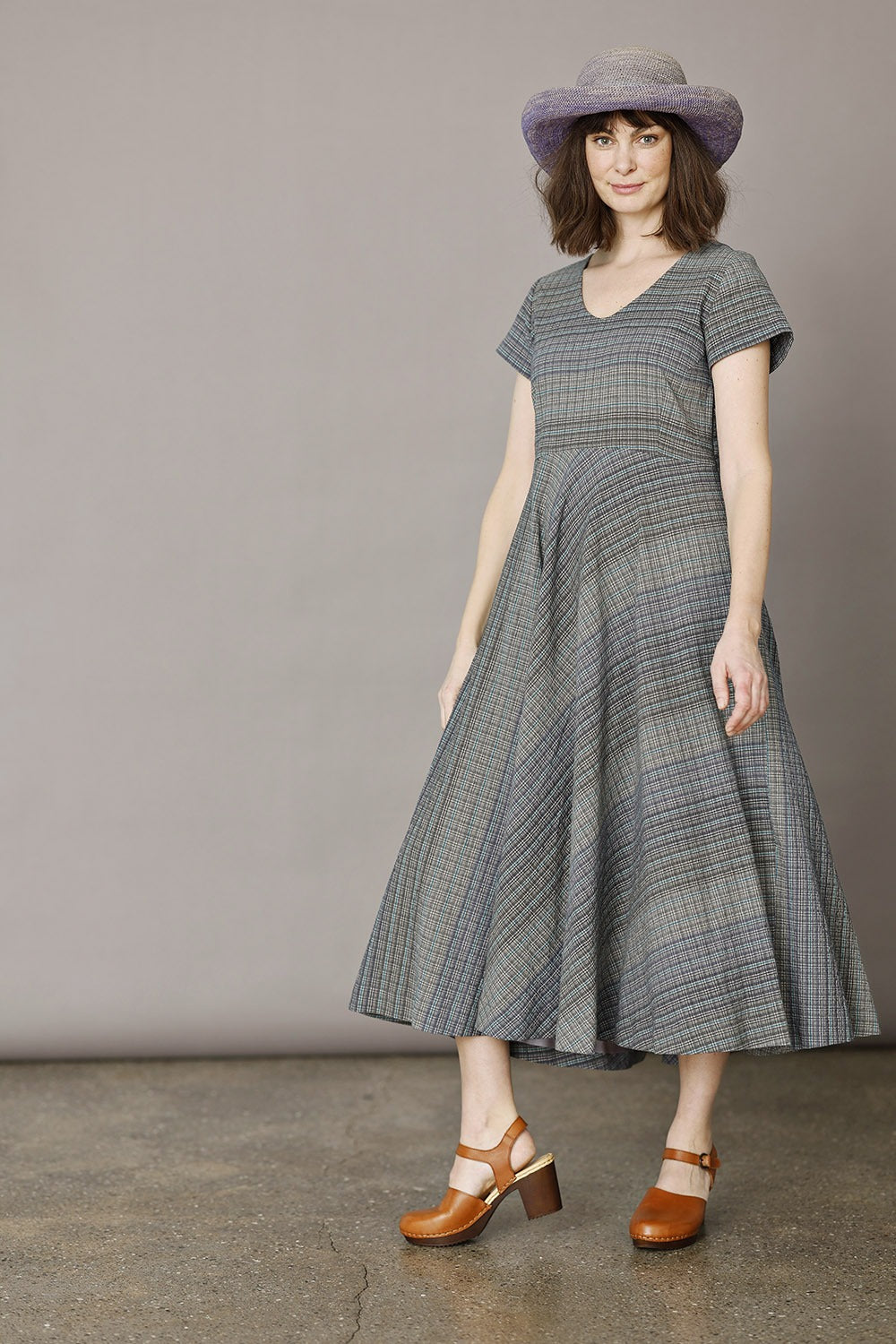 mc965d-bu25-mcverdi-kjole-dress-feminin-sommerkjole-bomuld-summerdress-gråblå-danskdesign-sommer25-6