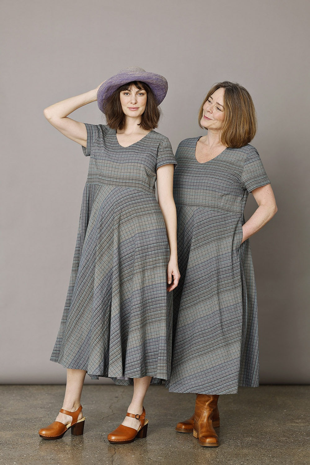 mc965d-bu25-mcverdi-kjole-dress-feminin-sommerkjole-bomuld-summerdress-gråblå-danskdesign-sommer25-1