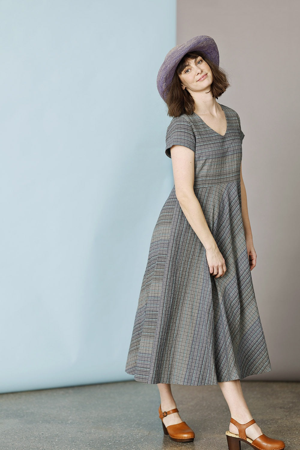 mc965d-bu25-mcverdi-kjole-dress-feminin-sommerkjole-bomuld-summerdress-gråblå-danskdesign-sommer25-7