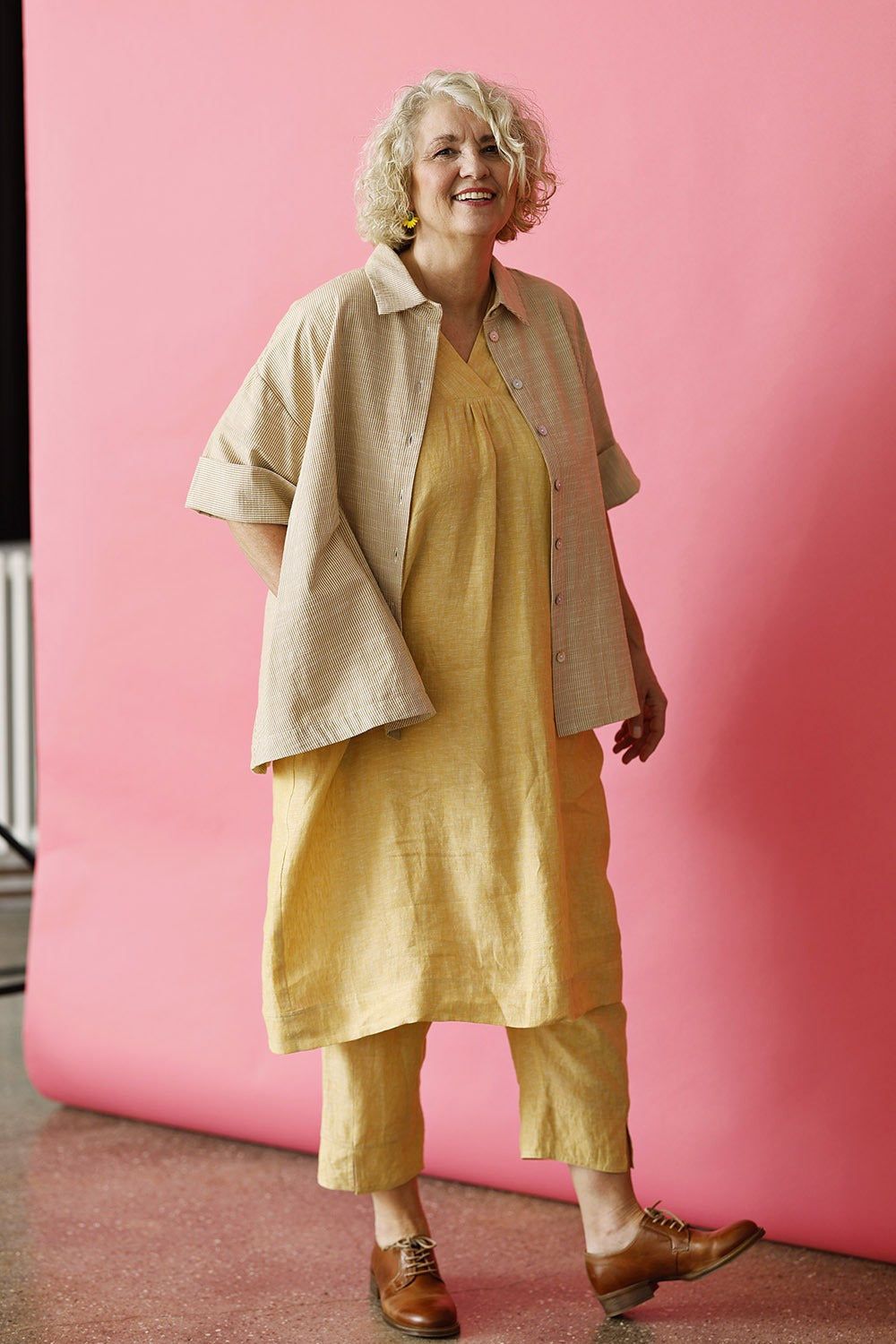 vimeo-mc966a-ye25-mcverdi-skjorte-shirt-striber-stripes-oversize-sommerskjorte-sommerjakke-gul-yellow-gulskjorte-sommer25-6