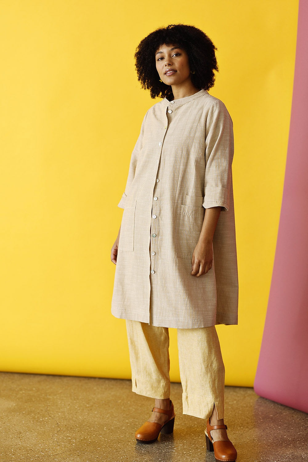 mc966b-ye25-skjorte-shirt-striber-stripes-sommerjakke-summerjacket-gul-yellow-sommer25-bomuld-hellejakke-6