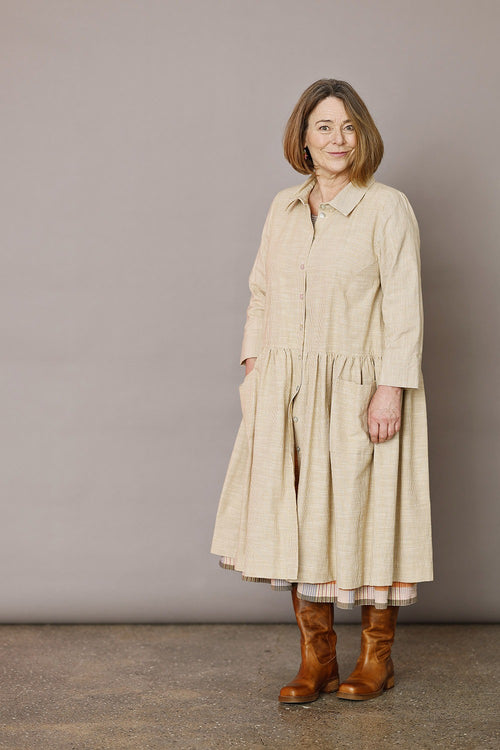 mc966c-ye25-kjole-dress-kjole-mcverdi-striber-stripes-fitted-sommerkjole-ss25-slowfashion-4