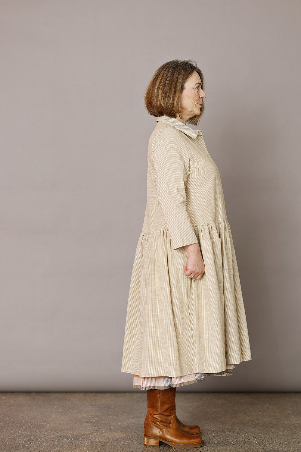 mc966c-ye25-kjole-dress-kjole-mcverdi-striber-stripes-fitted-sommerkjole-ss25-slowfashion-2