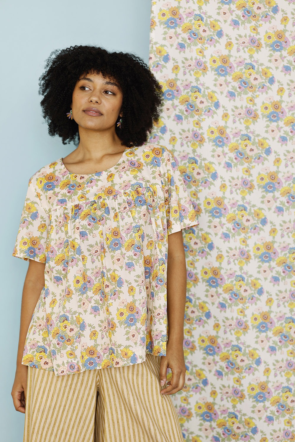 Mc967a-rom25-liberty-skjorte-shirt-kortærmet-bluse-blomster-libertylondon.jpg—