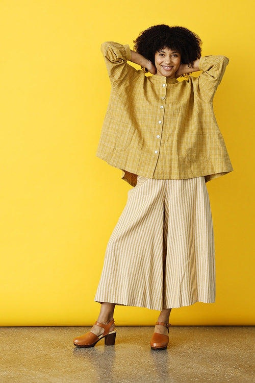 Mc969a-ye25-rita-skjorte-sommerskjorte-gul-gulskjorte-yellowshirt-ss25-9