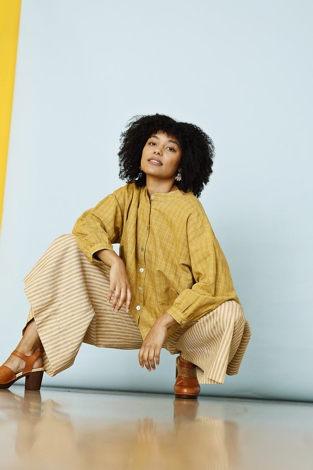 Mc969a-ye25-rita-skjorte-sommerskjorte-gul-gulskjorte-yellowshirt-ss25-1