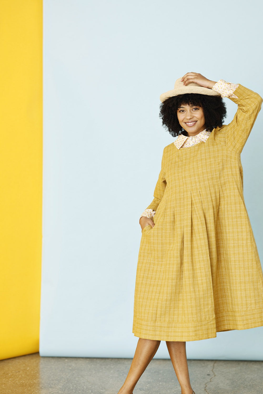 Mc969c-ye25-pleat-kjole-dress-sommerkjole-summerdress-yellow-gulkjole-ss25-5