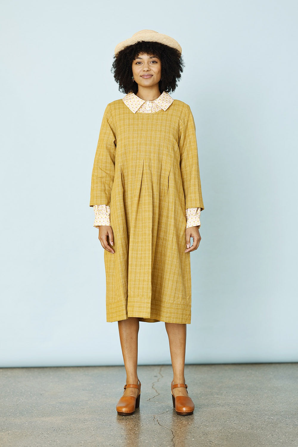 Mc969c-ye25-pleat-kjole-dress-sommerkjole-summerdress-yellow-gulkjole-ss25