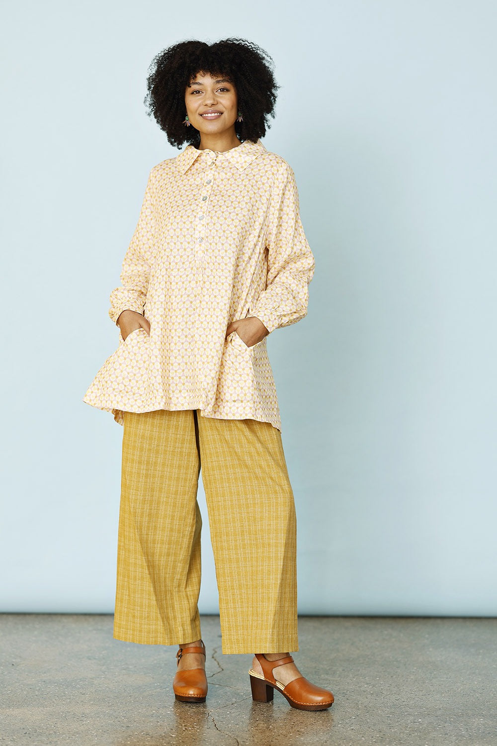 Mc969f-ye25-gul-yellow-gulebukser-yellowpants-somerbukser-ss25-5