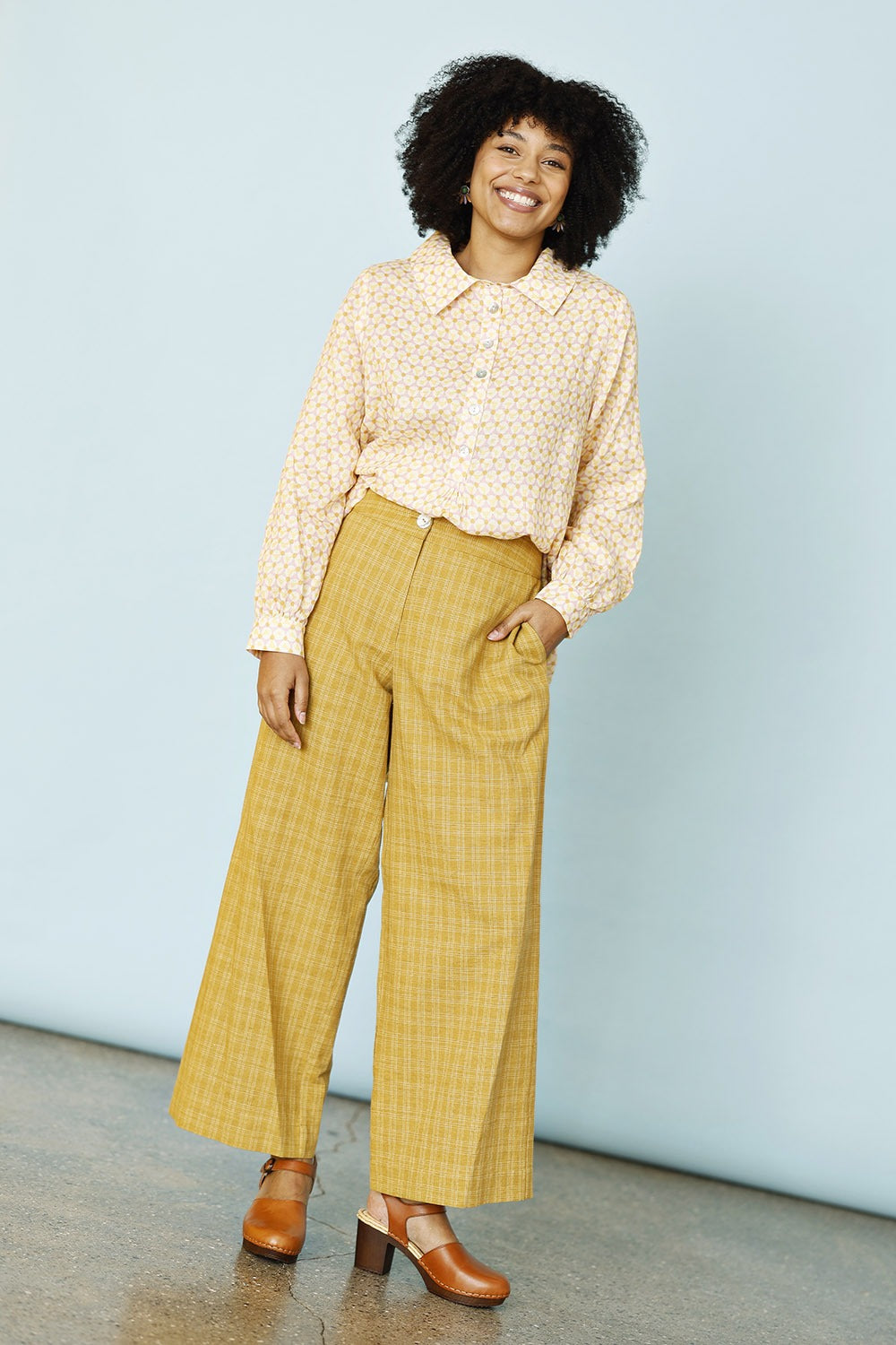 Mc969f-ye25-gul-yellow-gulebukser-yellowpants-somerbukser-ss25
