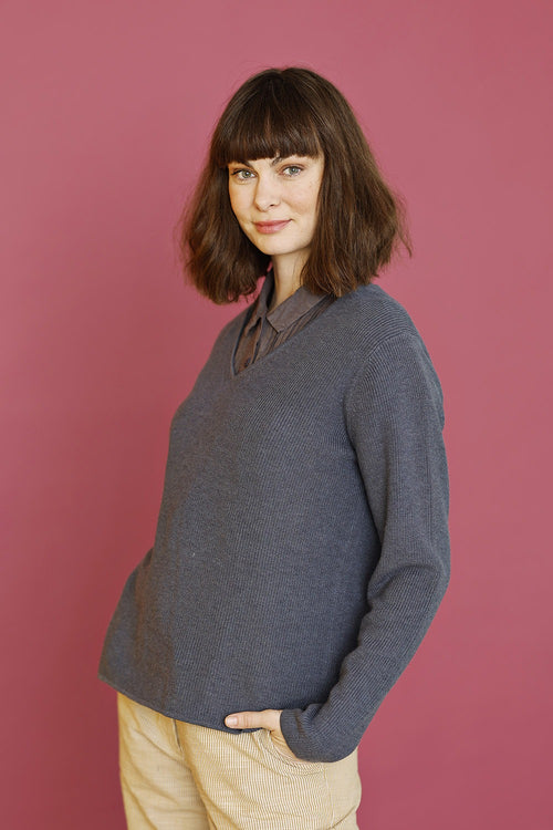 mansted-nerida-92-mercury-strik-vhals-Vneck-sommerstrik-grå-gråstrik-grey