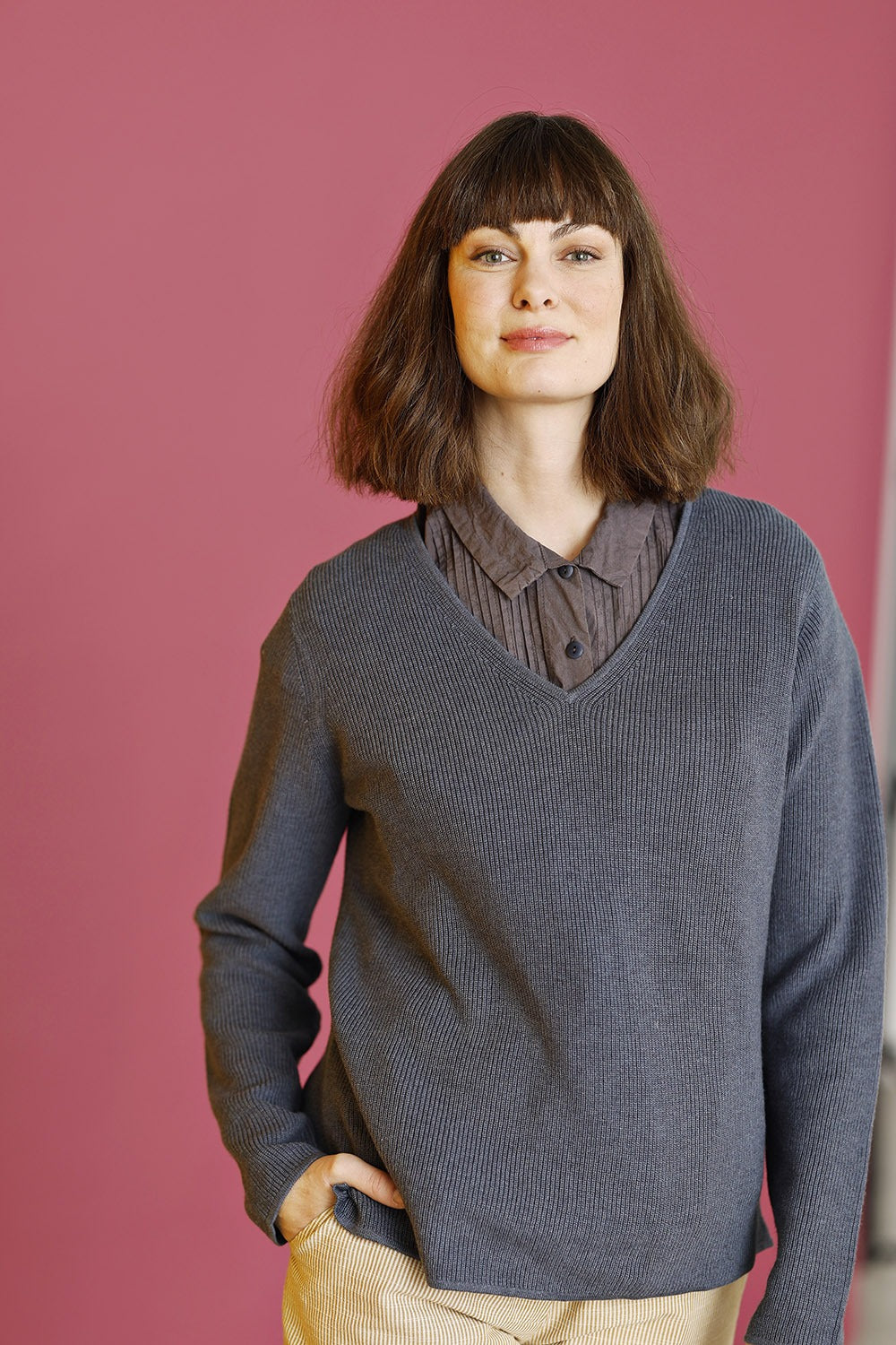 mansted-nerida-92-mercury-strik-vhals-Vneck-sommerstrik-grå-gråstrik-grey-1