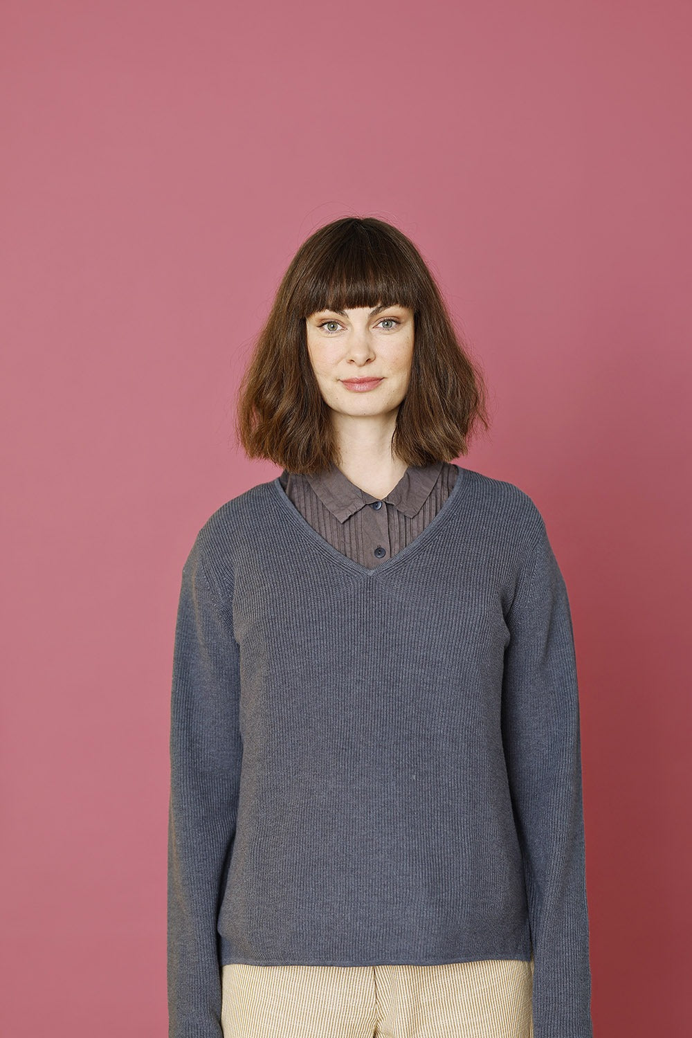 mansted-nerida-92-mercury-strik-vhals-Vneck-sommerstrik-grå-gråstrik-grey-4