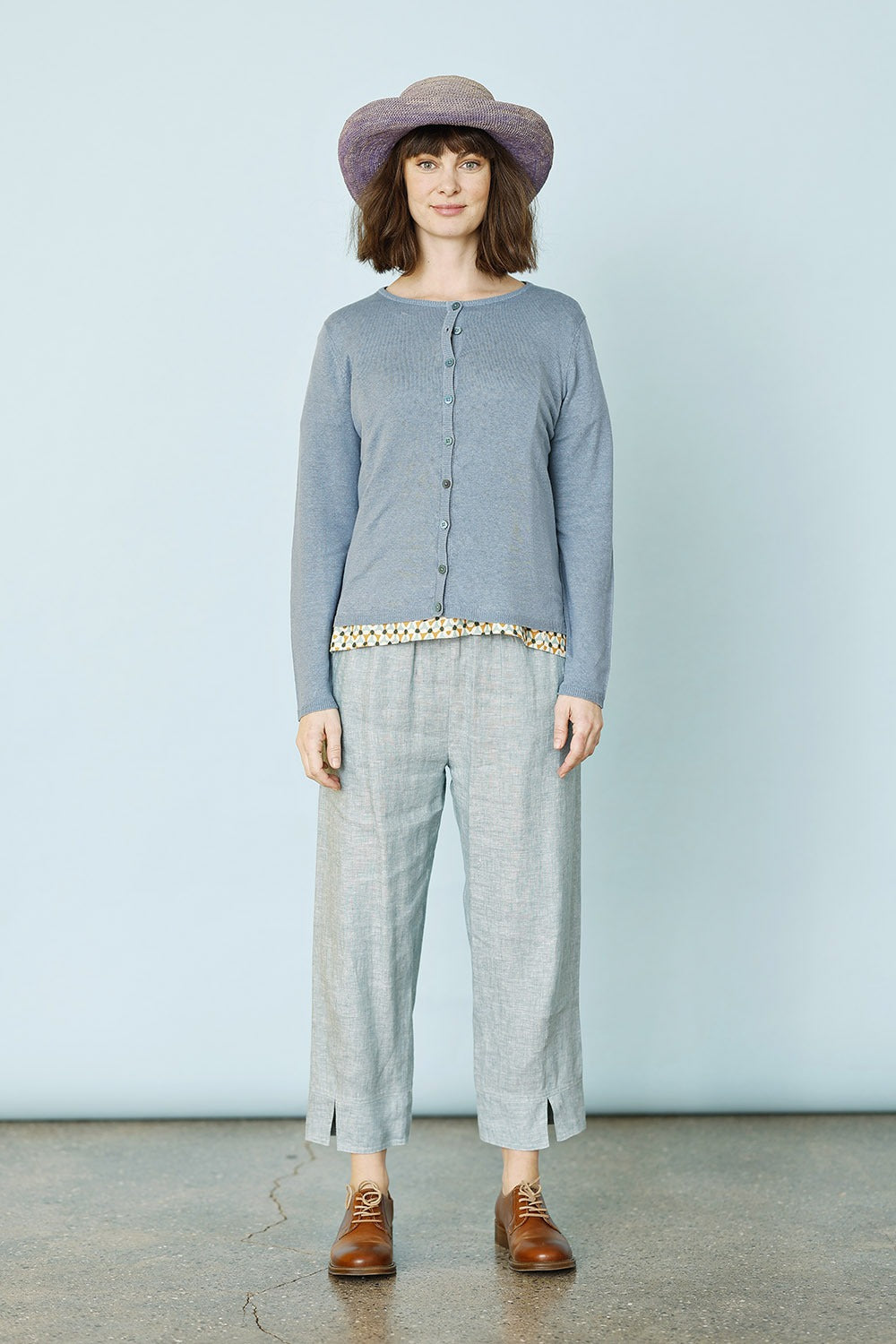 mansted-pinoir-09-denim-strik.cardigan-knot-sommerstrik-sommercardigan-blå-blue-ss25