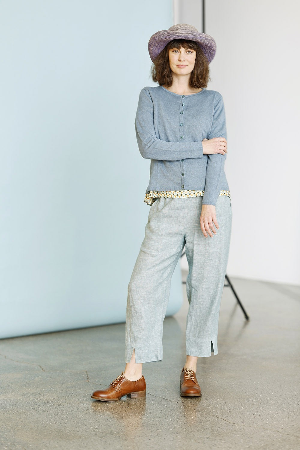 mansted-pinoir-09-denim-strik.cardigan-knot-sommerstrik-sommercardigan-blå-blue-ss25-5