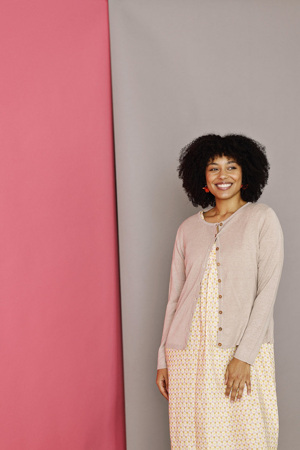 mansted-pinoir-25-sand-cardigan-strik-sommerstrik-sandfarvet-knit-ss25