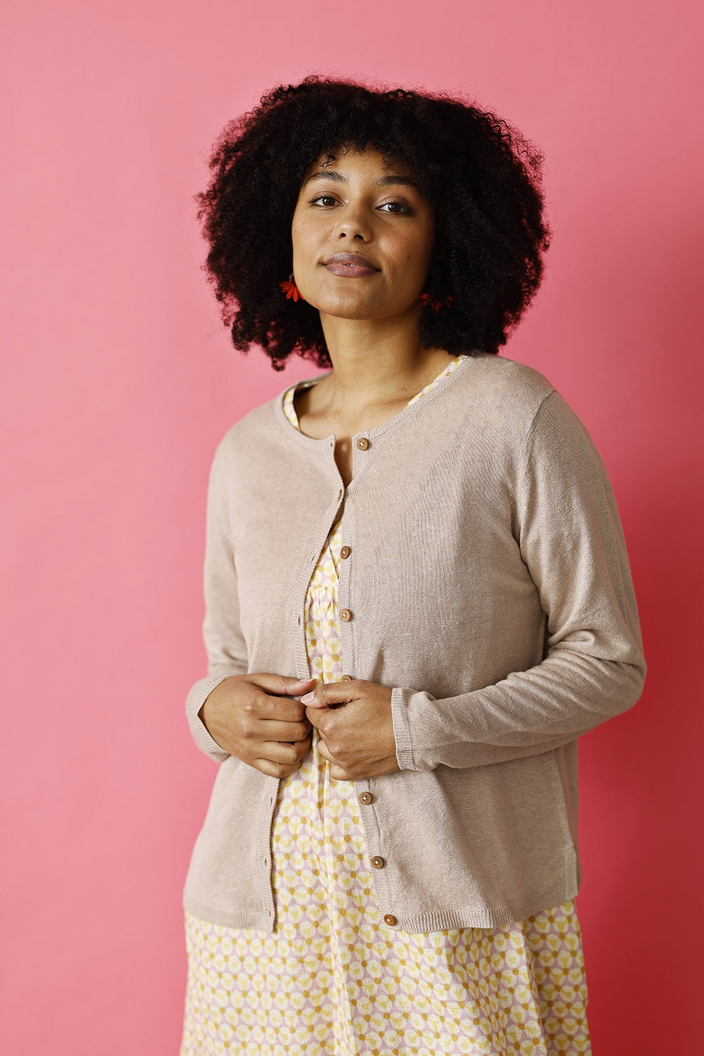 mansted-pinoir-25-sand-cardigan-strik-sommerstrik-sandfarvet-knit-ss25-4