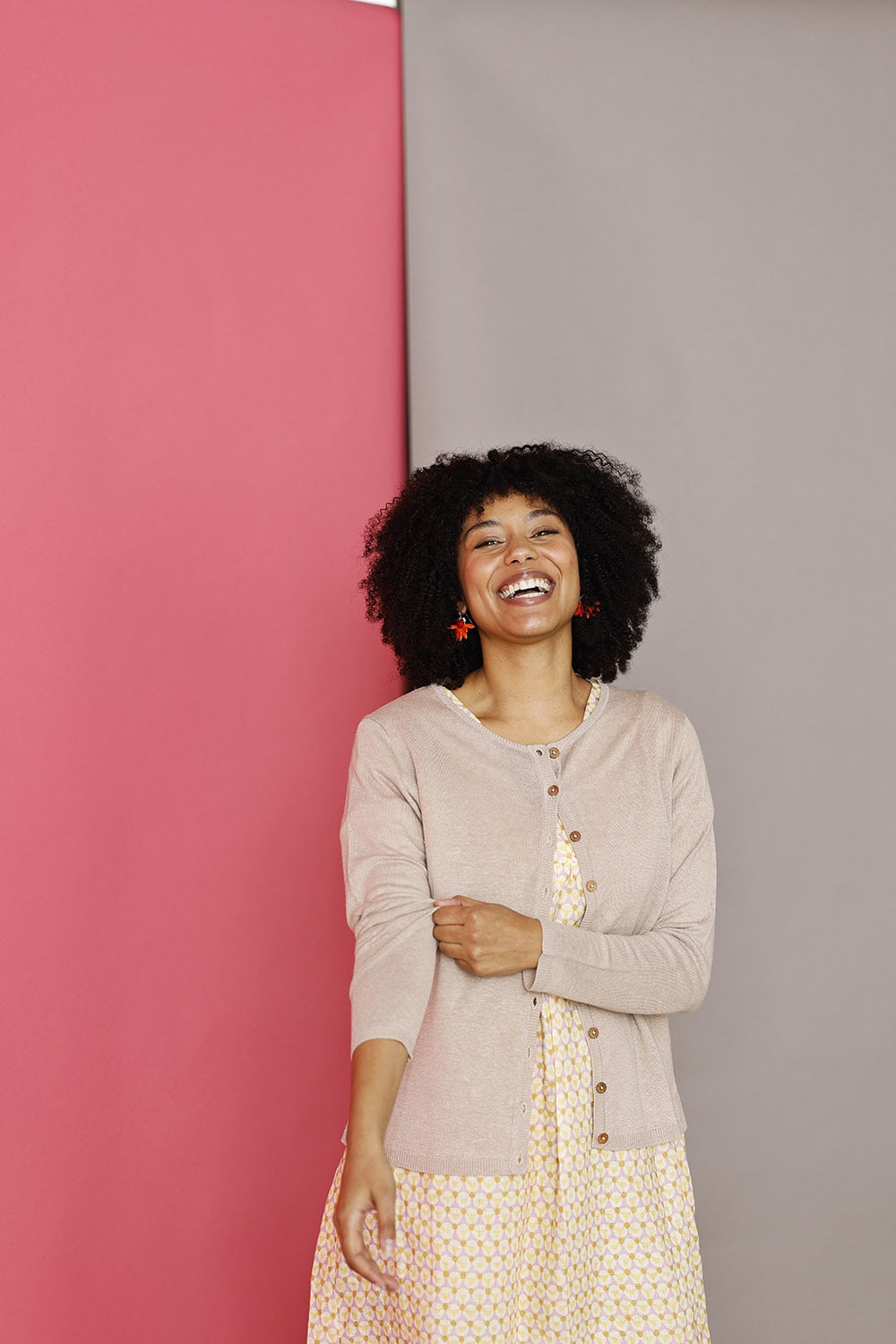 mansted-pinoir-25-sand-cardigan-strik-sommerstrik-sandfarvet-knit-ss25-1