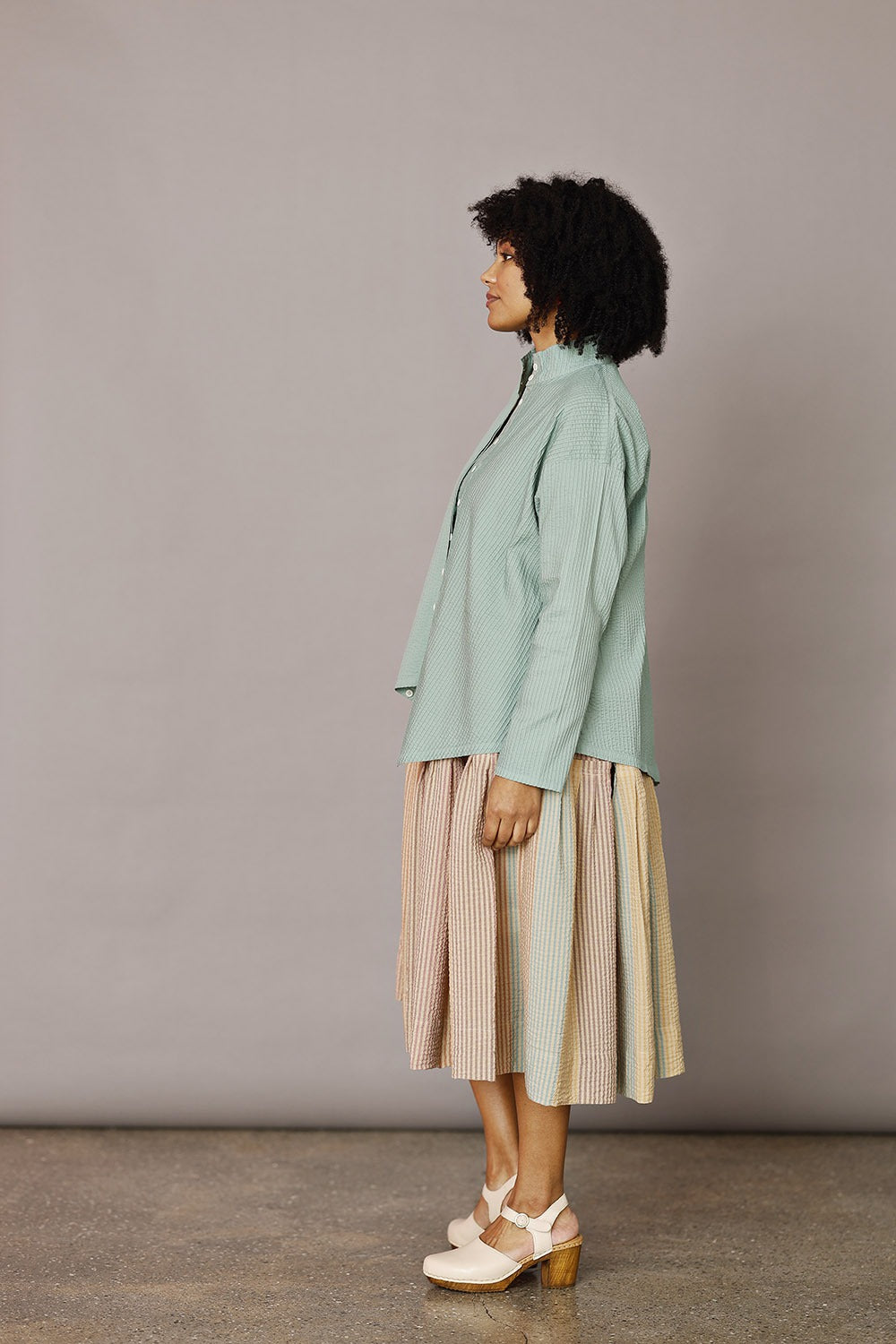 ym-1023991-n-7425-skjorte-yaccomaricard-jade-grøn-asymmestrik-5