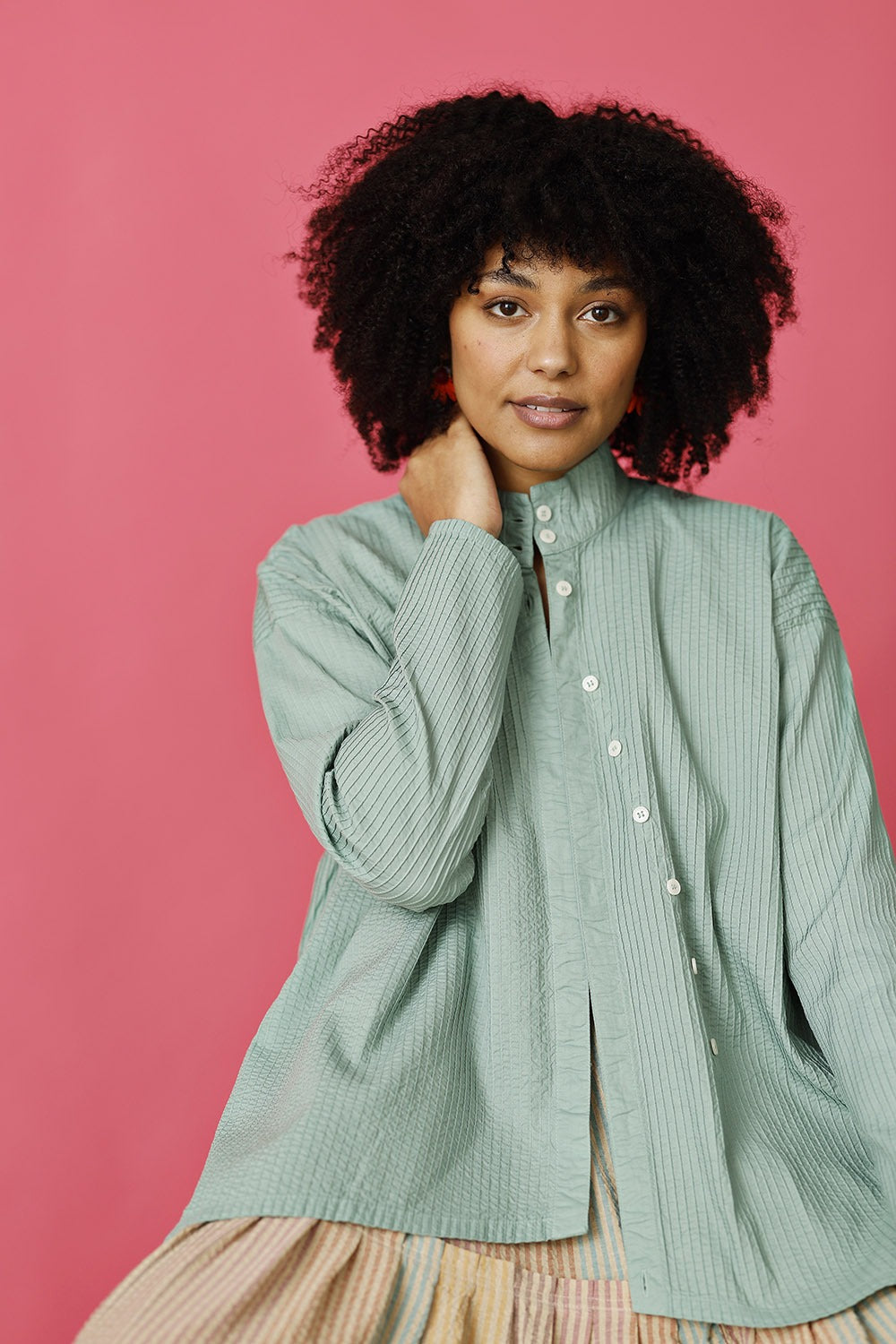 ym-1023991-n-7425-skjorte-yaccomaricard-jade-grøn-asymmestrik-1