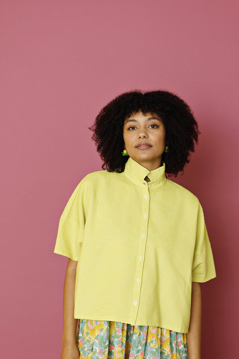 ym-1023992-7417-skjorte-shirt-yaccomaricard-neon-gul-yellow-sommerskjote-lagpålag-ss25-5