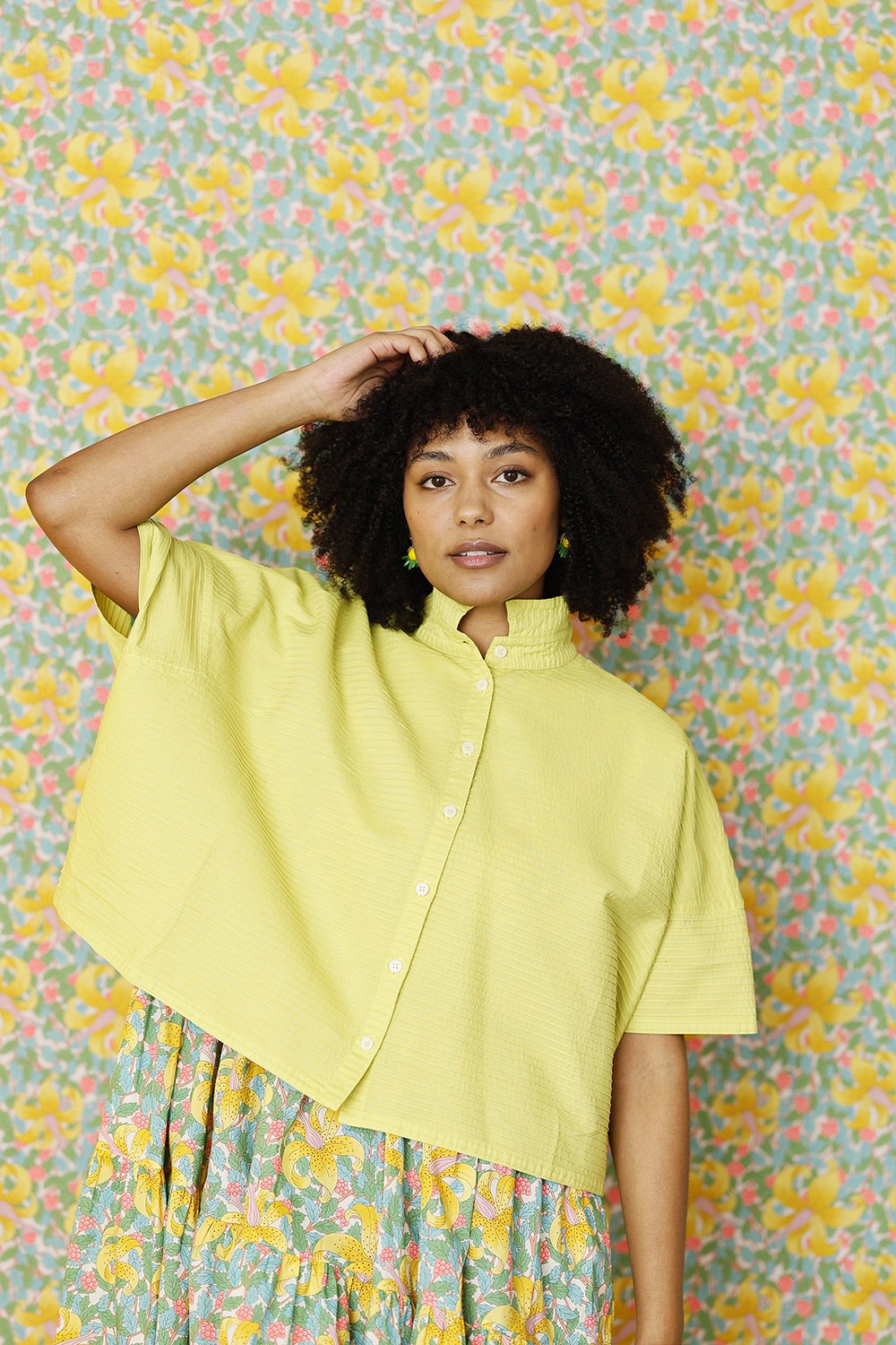 ym-1023992-7417-skjorte-shirt-yaccomaricard-neon-gul-yellow-sommerskjote-lagpålag-ss25-4