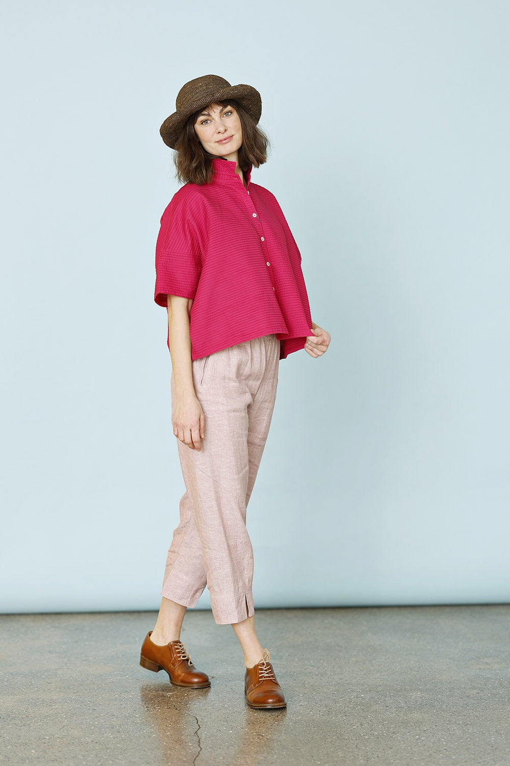 ym-1023992-4216-skjorte-sommerskjorte-summershirt-hotpink-pink-ss25-yaccomaricars-6