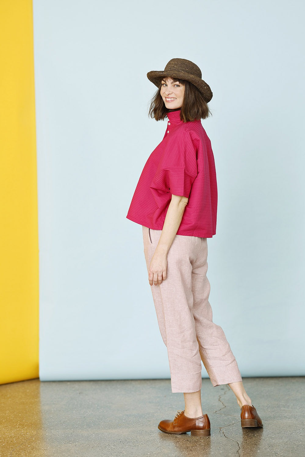 ym-1023992-4216-skjorte-sommerskjorte-summershirt-hotpink-pink-ss25-yaccomaricars-3