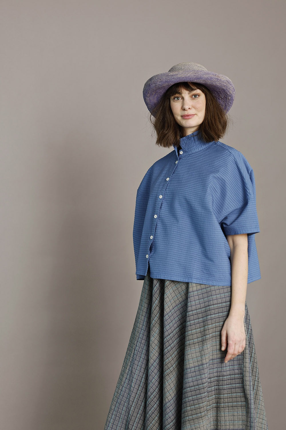 ym-1023992-8306-skjorte-shirt-sommerskjorte-støvetblå-blå-blue-yaccomaricard-1