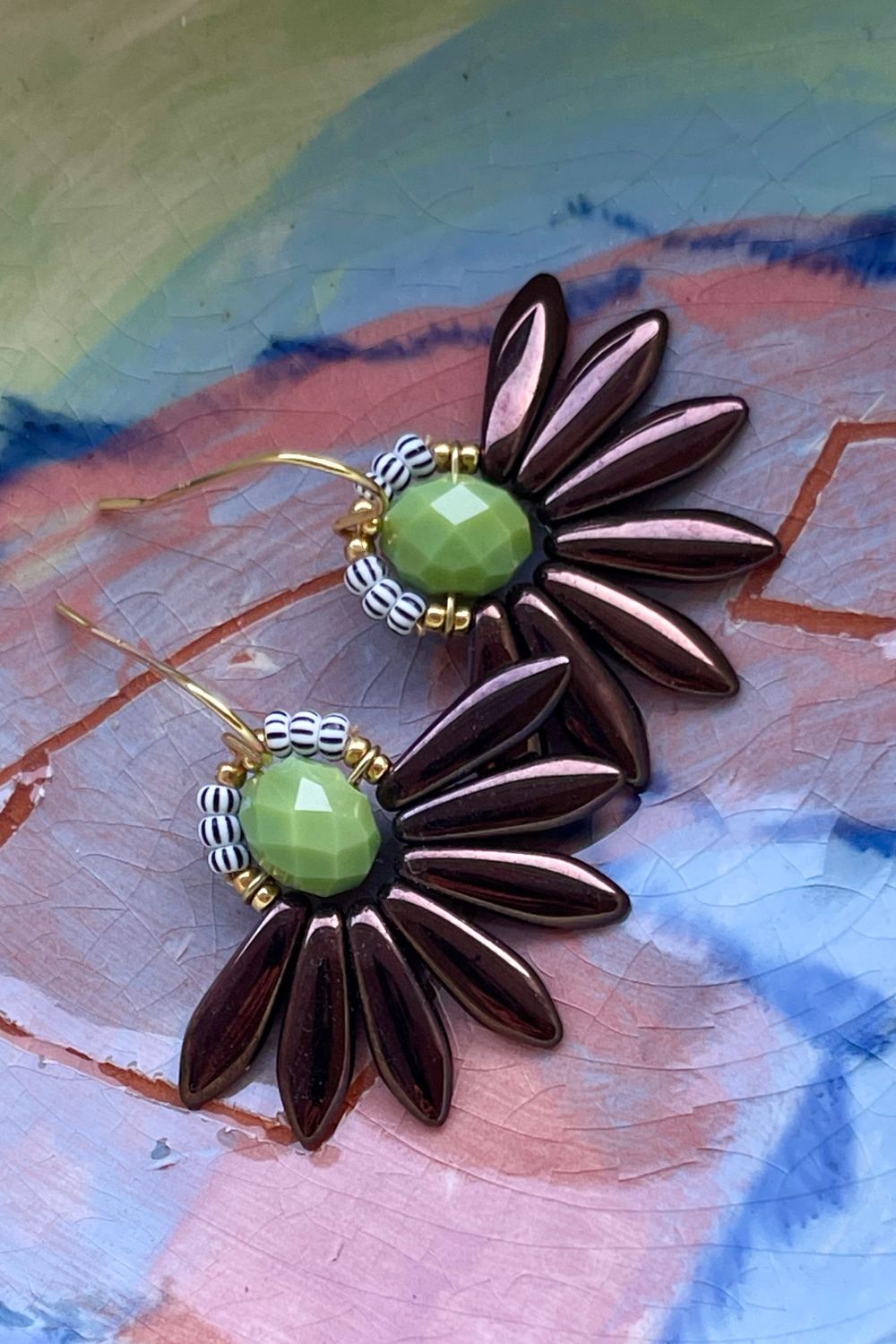 big-flower-earrings-summer-green-brown.-jpg-scaled.-øreringe-brun-grøn-marcella malou-2