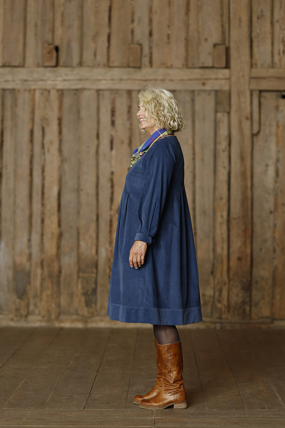 mc946c-blue-mcverdi-fløjlskjole-med-læg-corduroy