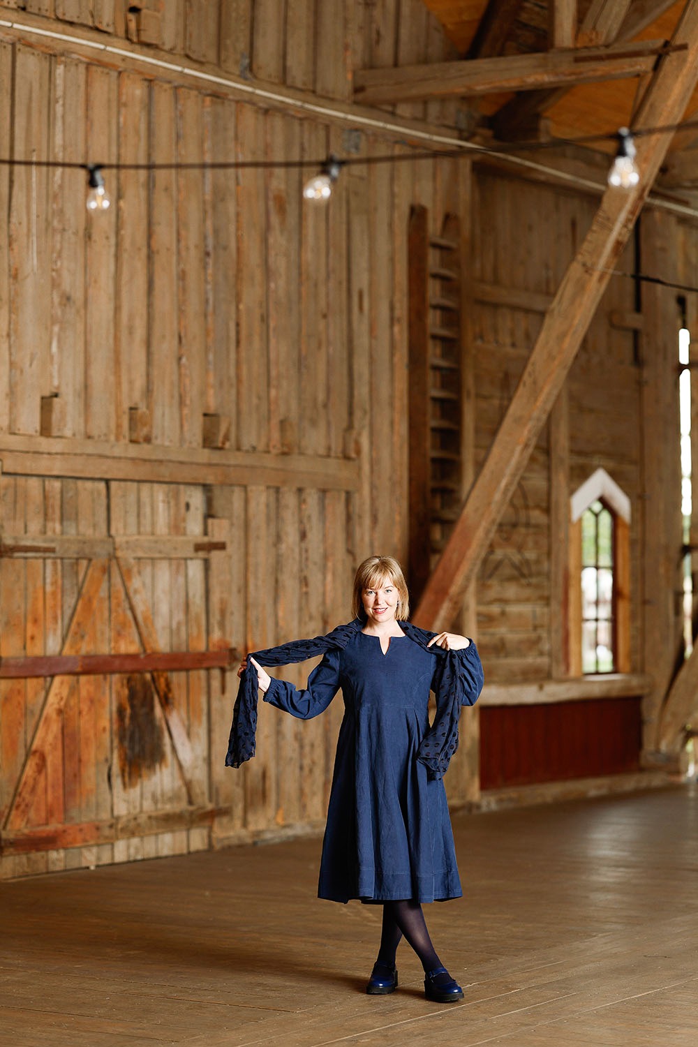 mc986b-blue-blå-babyfløjl-kjole-mcverdi-12