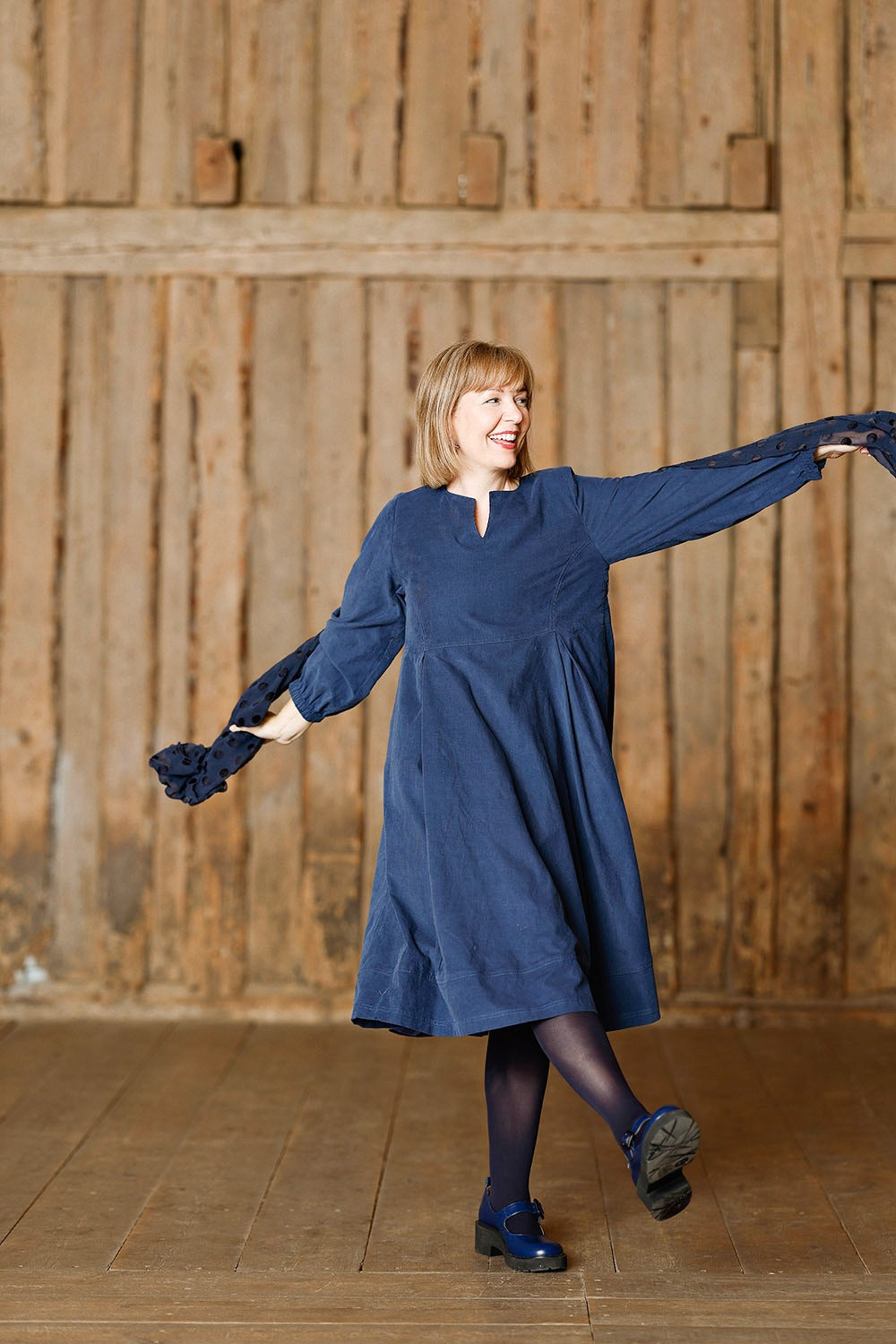 mc986b-blue-blå-babyfløjl-kjole-mcverdi-9