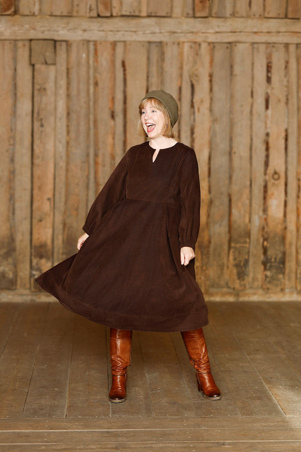 mc986b-brown-brun-babyfløjl-kjole-mcverdi-8