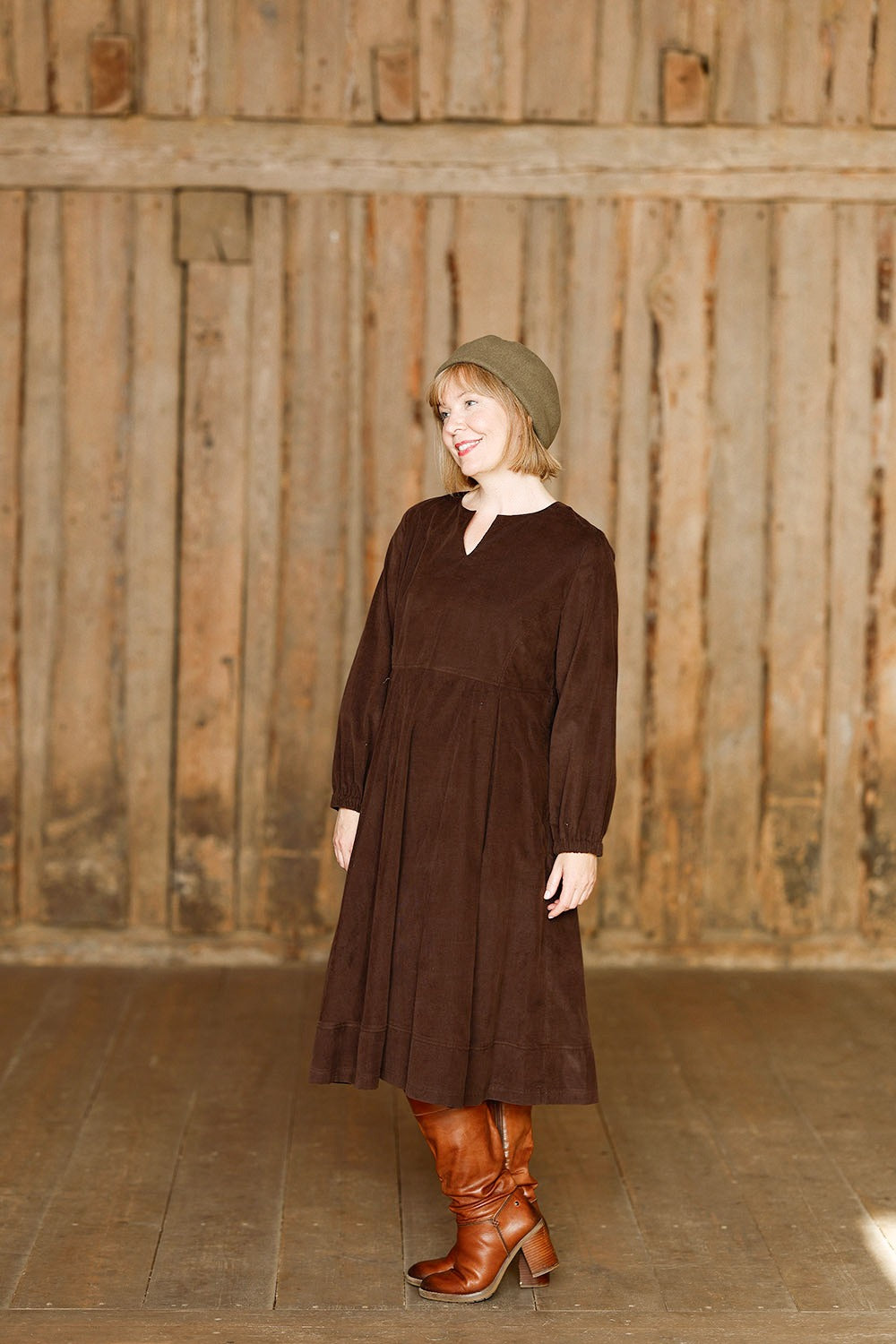 mc986b-brown-brun-babyfløjl-kjole-mcverdi-3