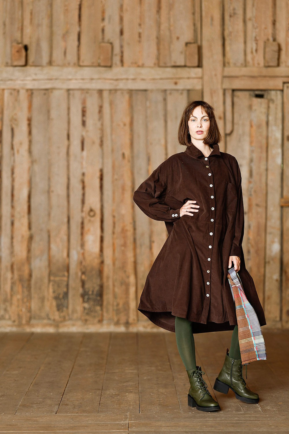 Vimeo_mc986e-brown-brun-babyfløjl-kjole-mcverdi-7