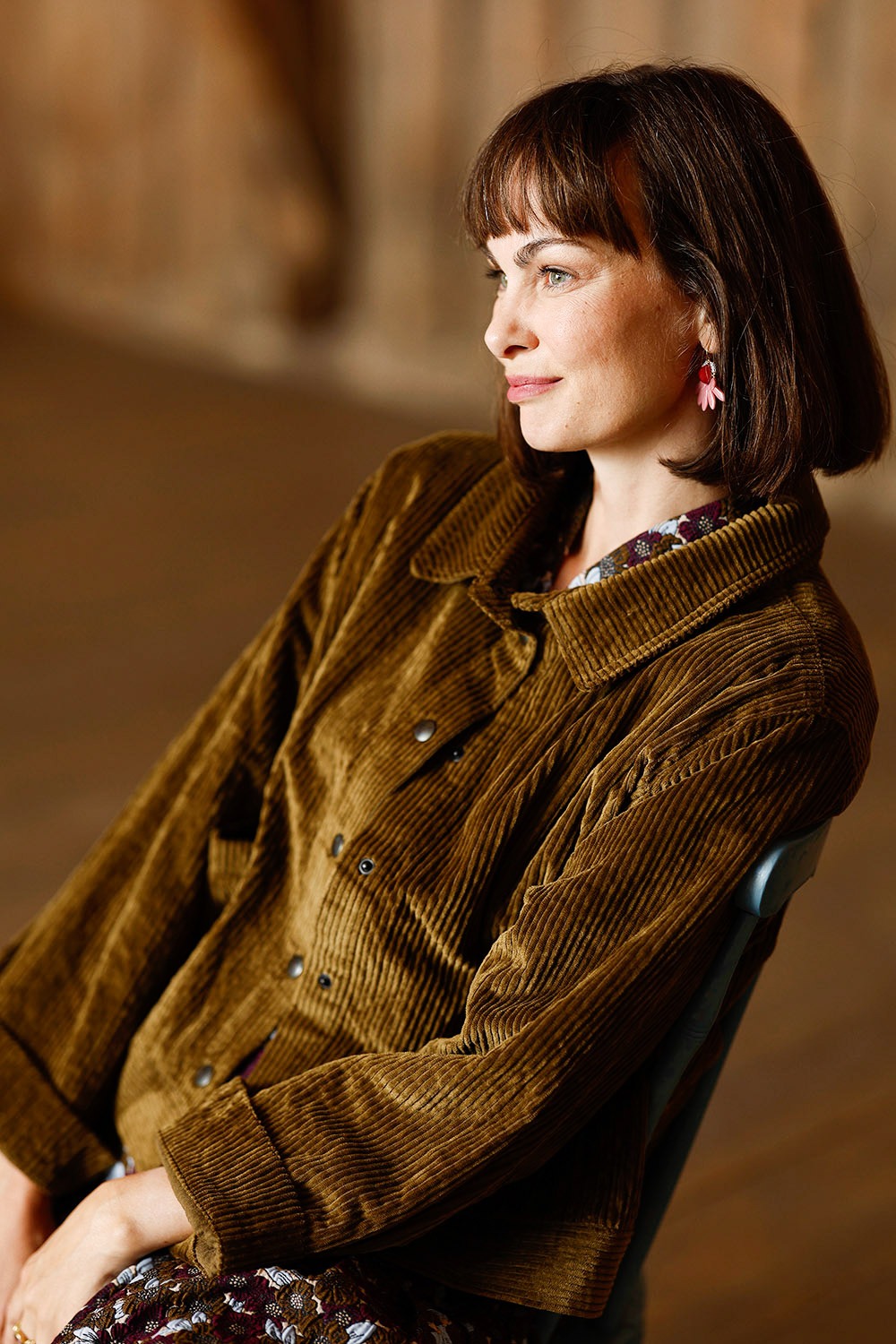 Vimeo_mc947a-golden-gylden-fløjlsjakke-kort-mcverdi-corduroy-19