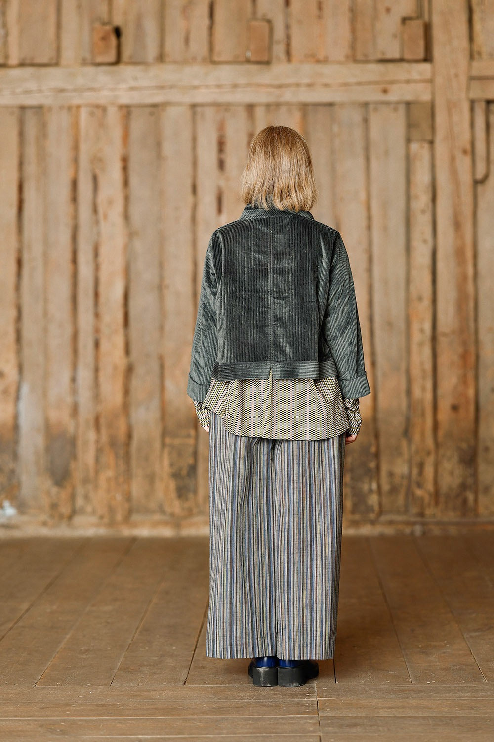 mc947a-grey-grå-fløjlsjakke-kort-mcverdi-corduroy-9