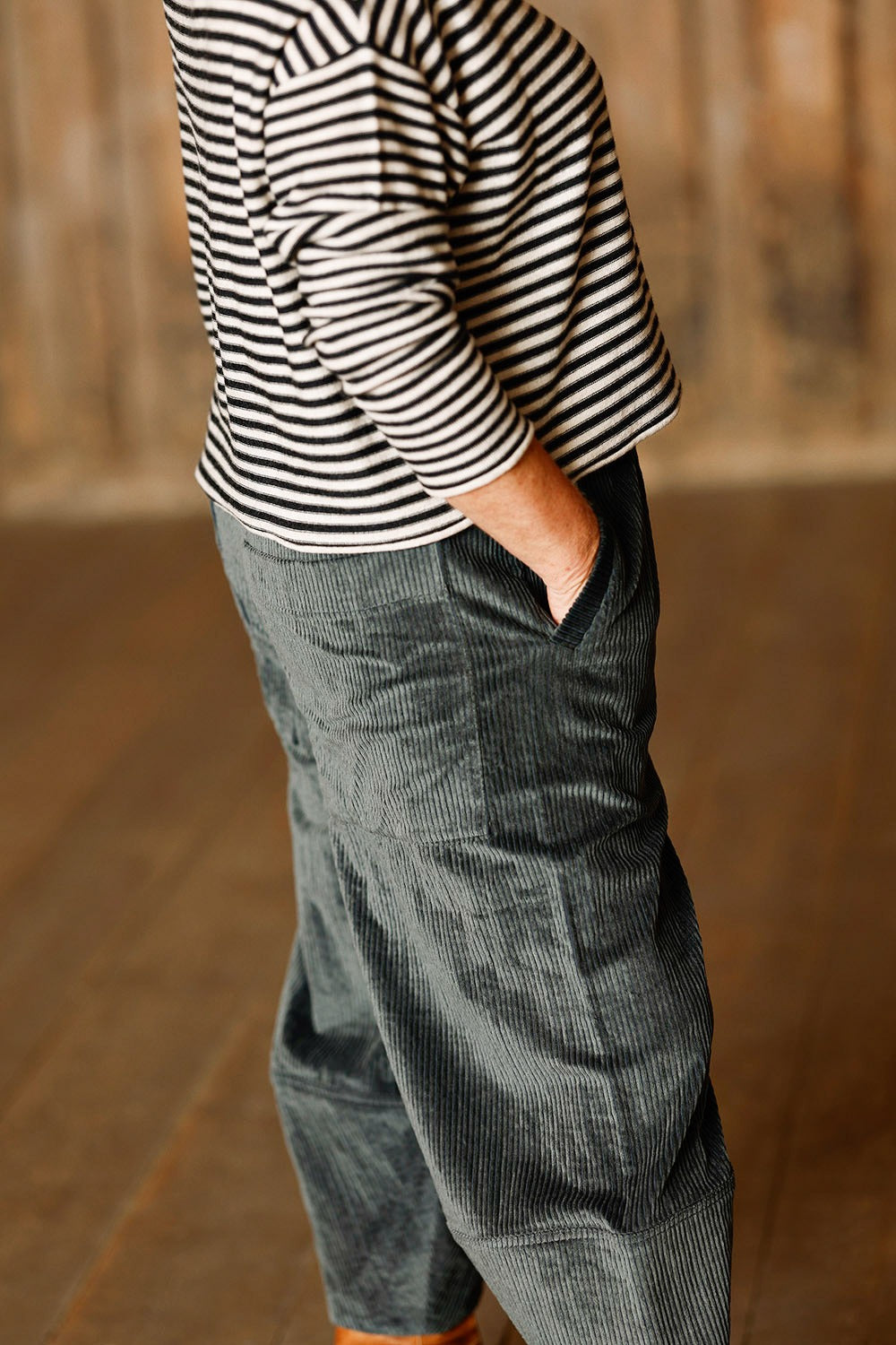 mc947f-grey-grå-fløjlsbukser-elastik-mcverdi-corduroy-2