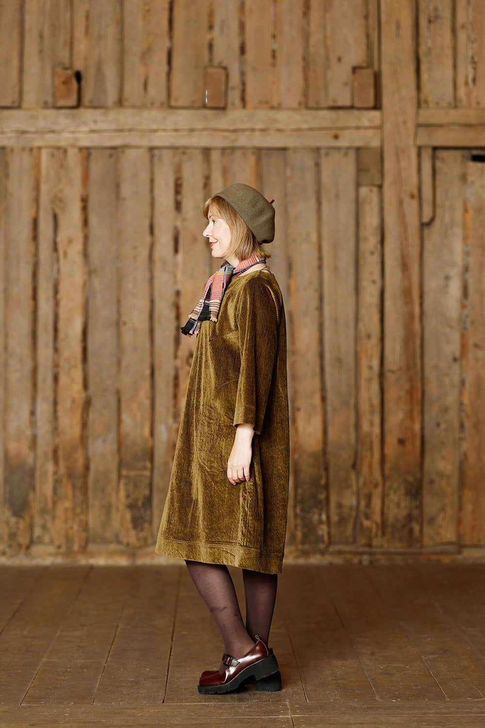 mc987b-golden-gylden-fløjlskjole-mcverdi-kjole-fløjl-5