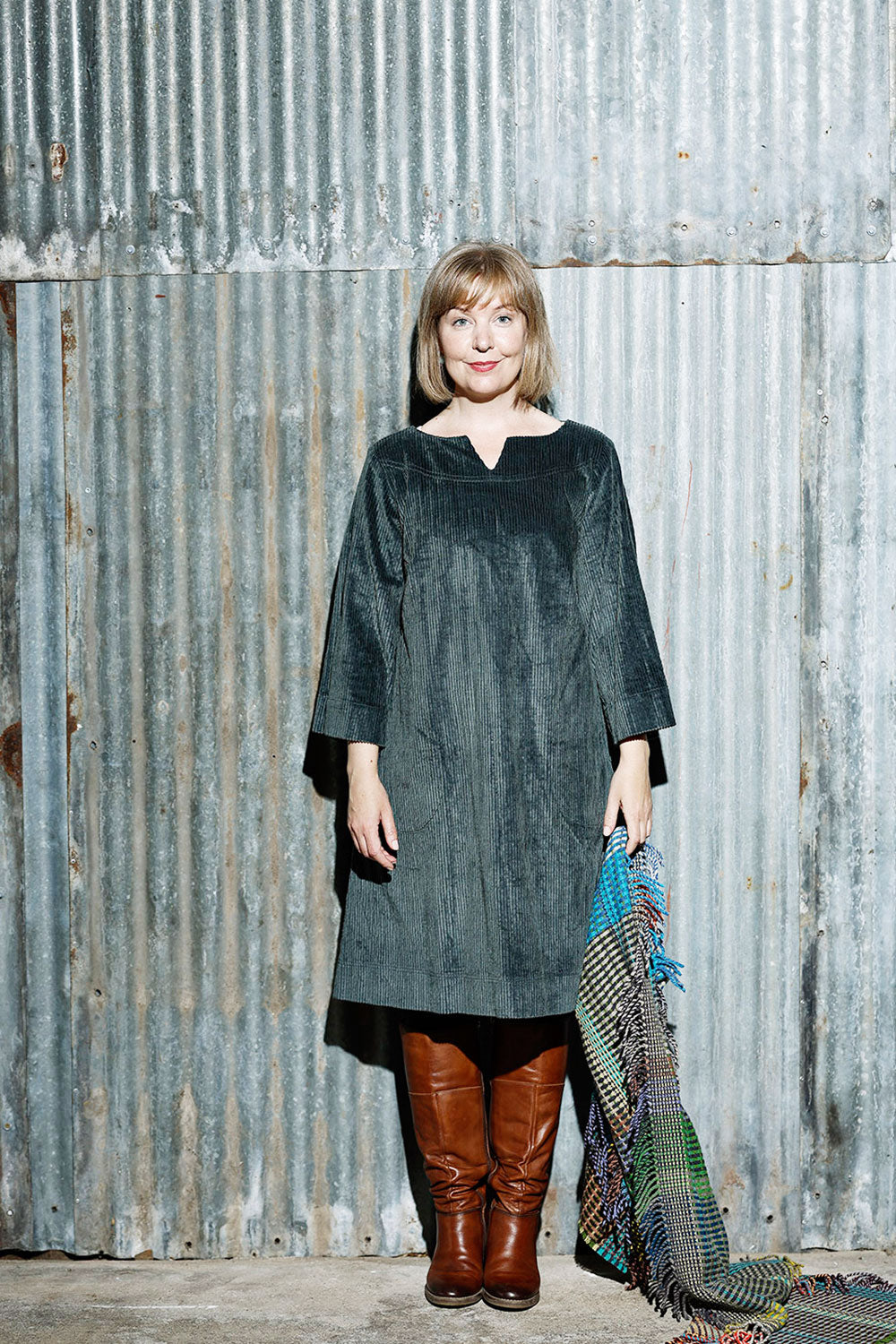 Vimeo_mc987b-grey-mcverdi-grå-fløjlskjole-fløjl-5