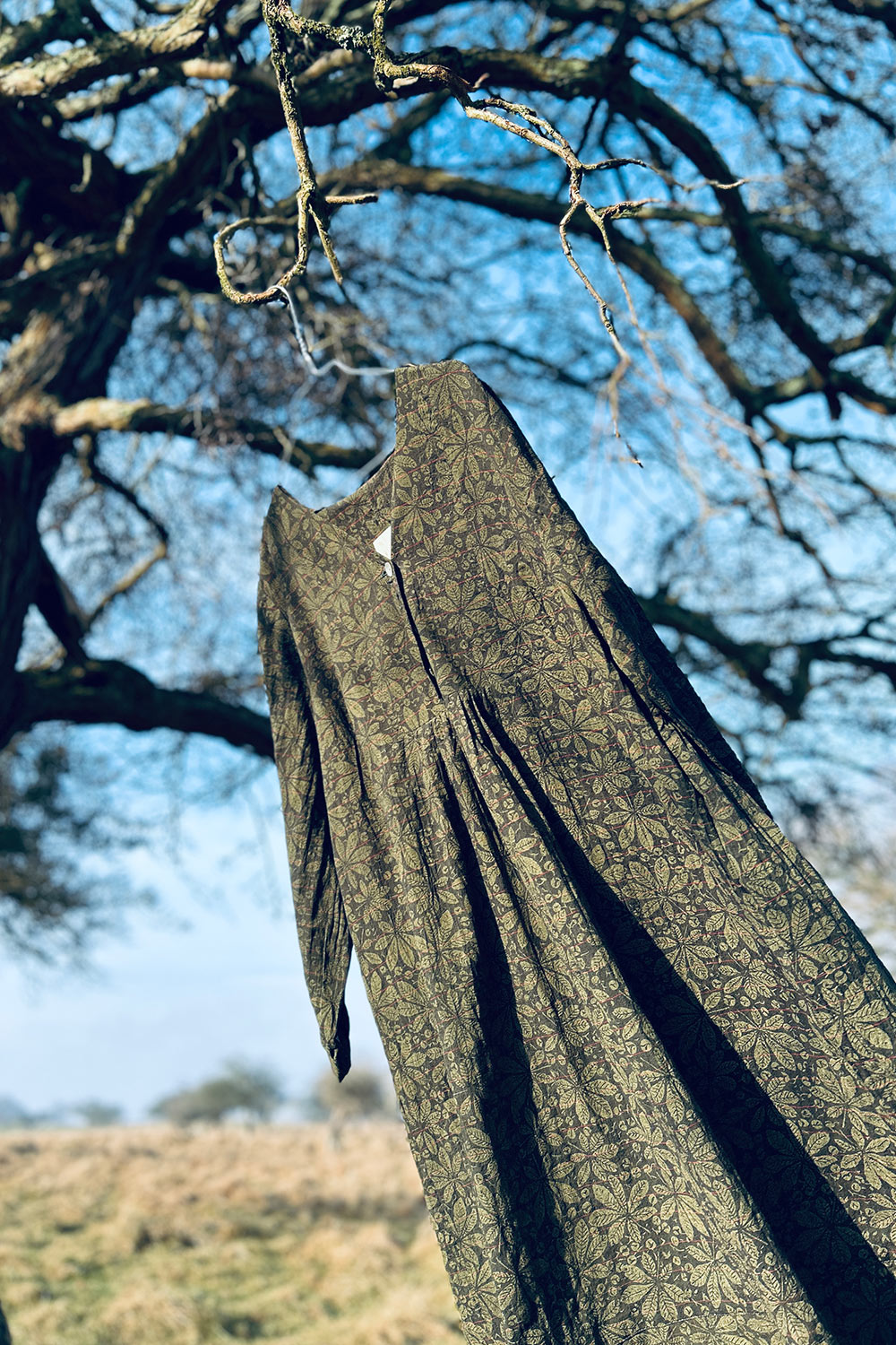 mc991b-thyra-green-chestnut-printet-kjole-1