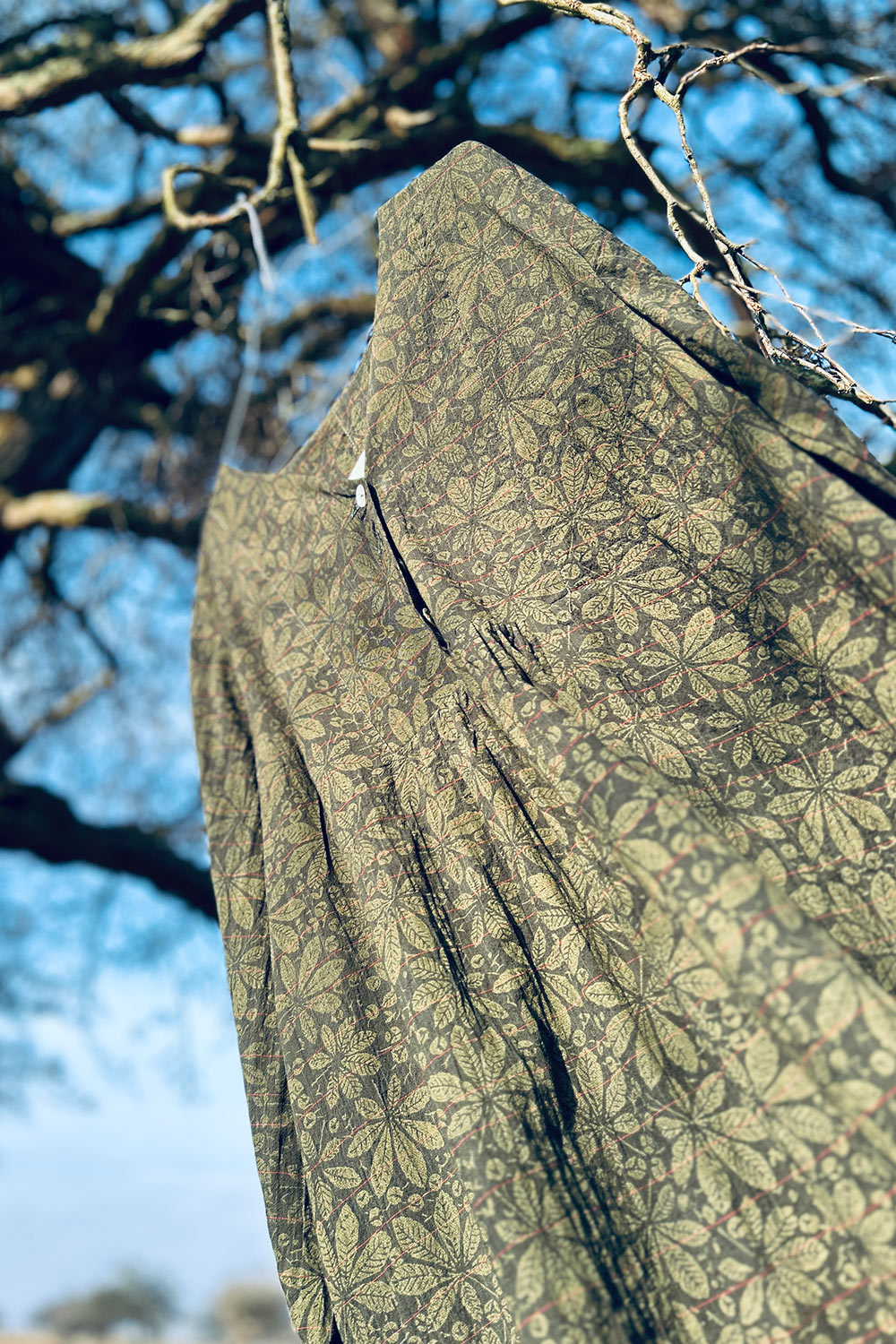 mc991b-thyra-green-chestnut-printet-kjole